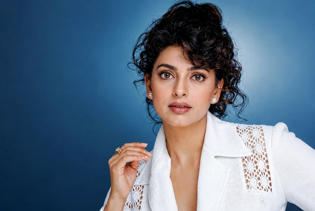 Juhi Chawla Biography: From Bollywood Queen to Successful Entrepreneur – Age, Family, Net Worth &amp; Career Journey