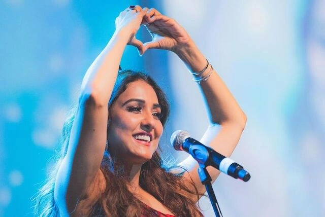 Neeti Mohan Biography, Age, Husband, Net Worth, Songs, Family &amp; Music Career
