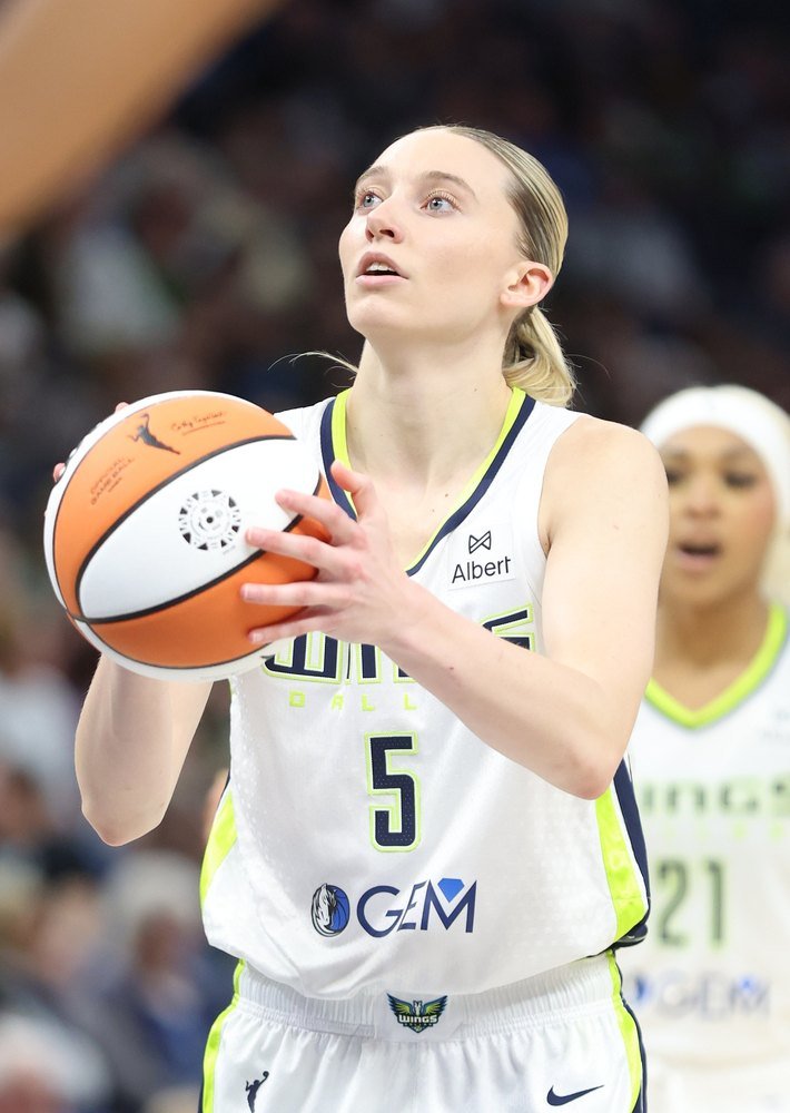 Paige Bueckers: American Professional Basketball Player