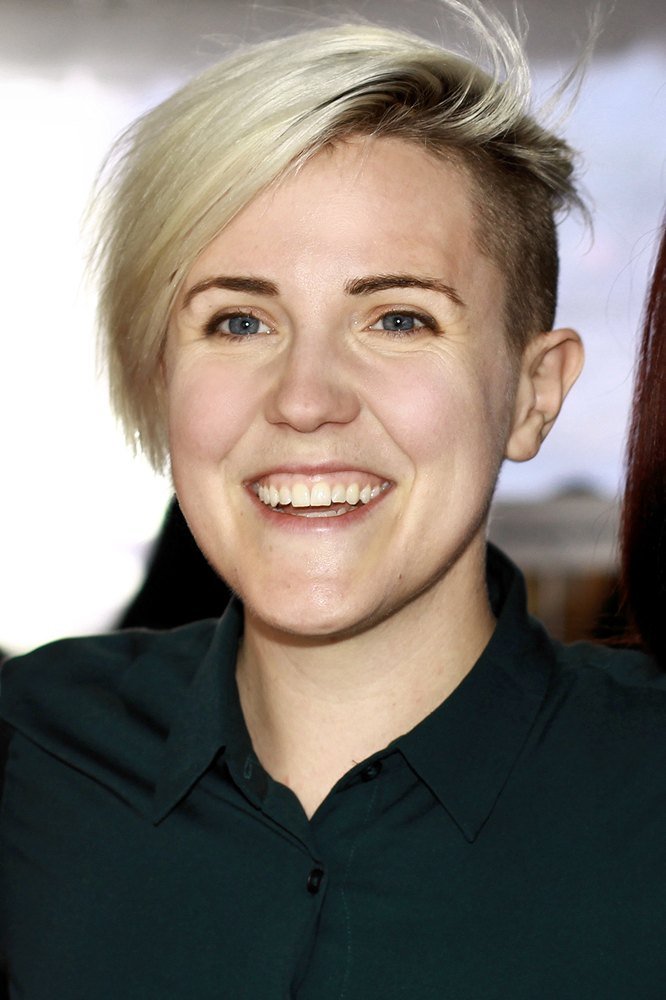 Hannah Hart: American YouTuber, Comedian & Author photo