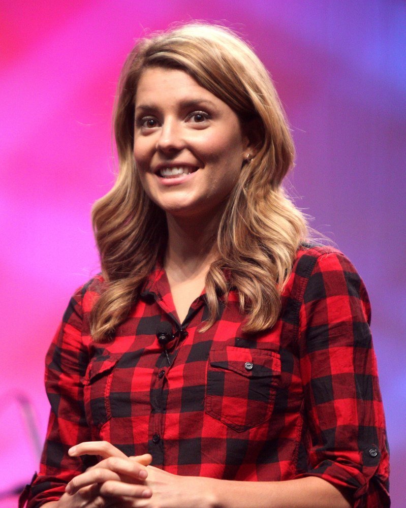 Grace Helbig: American Comedian, Actress & YouTuber photo