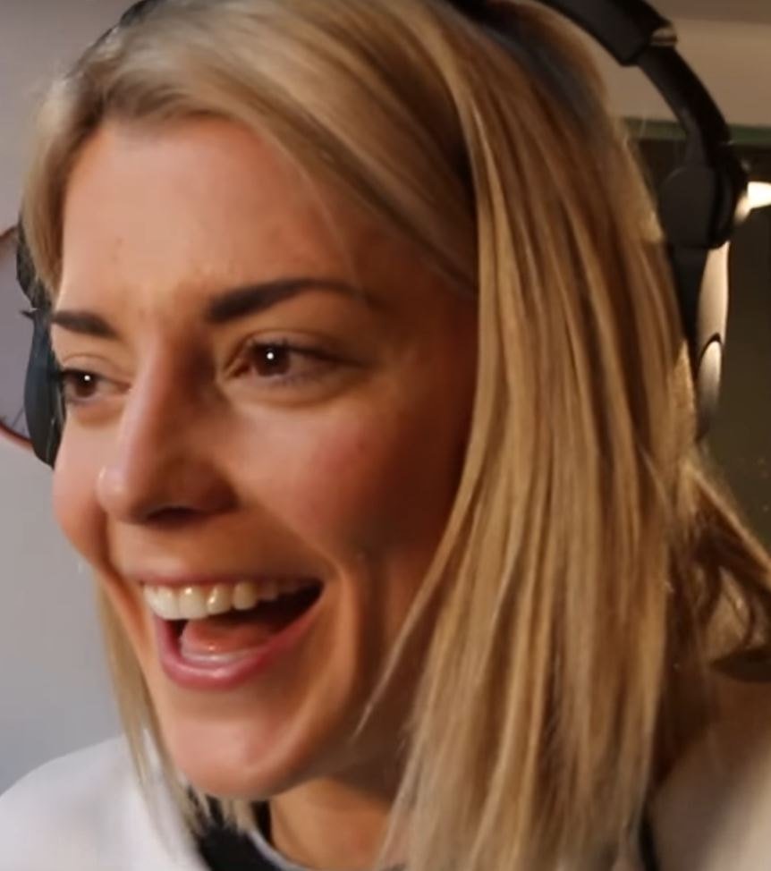 Grace Helbig: American Comedian, Actress & YouTuber photo