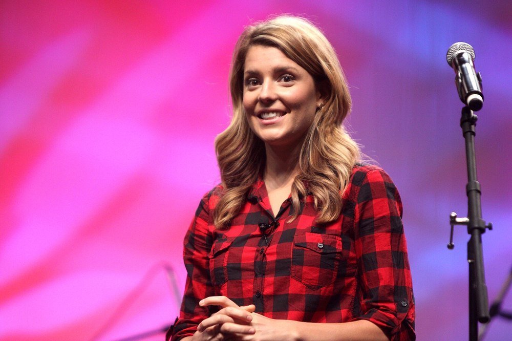 Grace Helbig: American Comedian, Actress & YouTuber photo