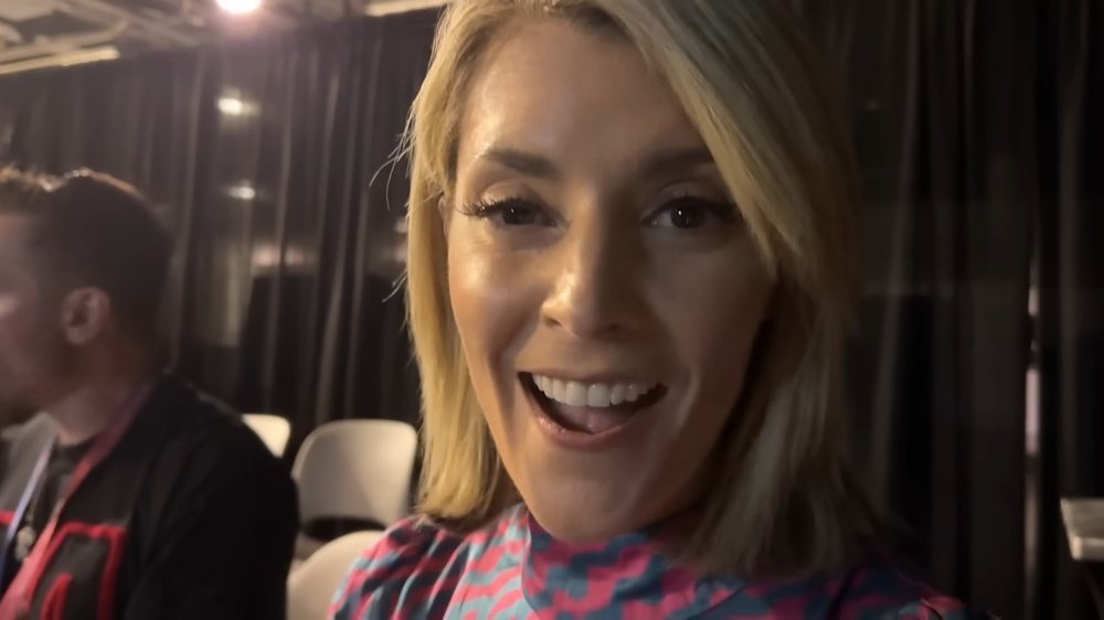 Grace Helbig: American Comedian, Actress & YouTuber photo