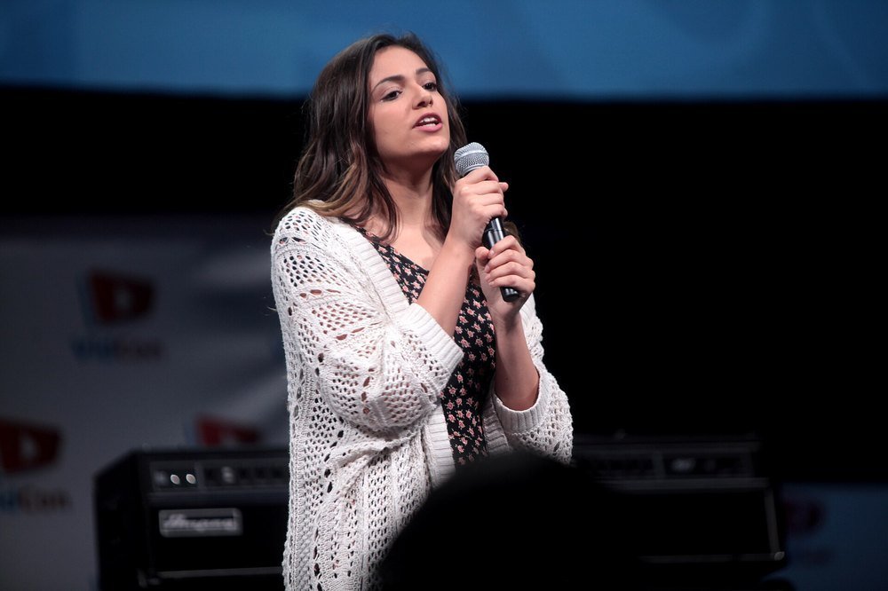 Bethany Mota: American YouTuber & Fashion Designer photo