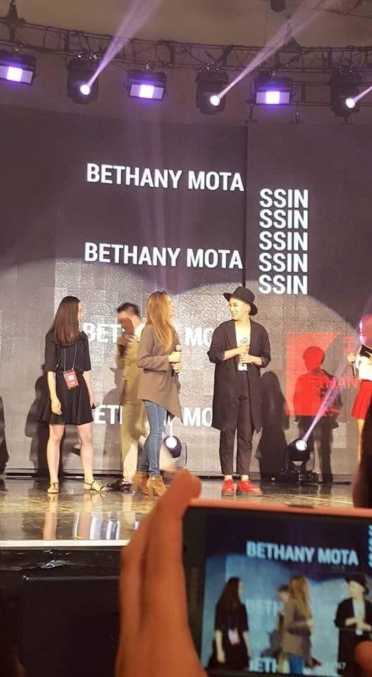 Bethany Mota: American YouTuber & Fashion Designer photo
