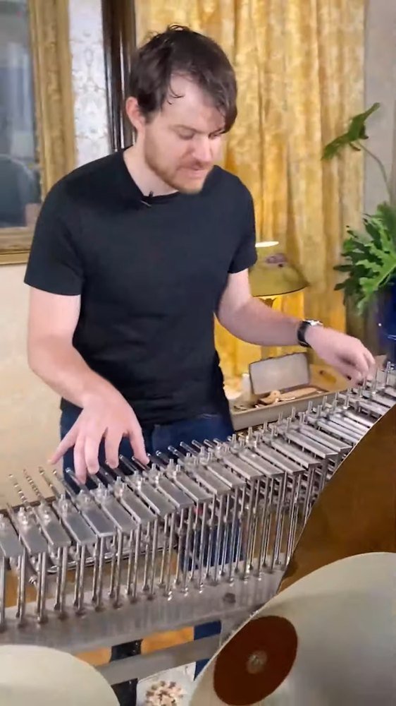 Rob Scallon: American Musician & YouTuber photo