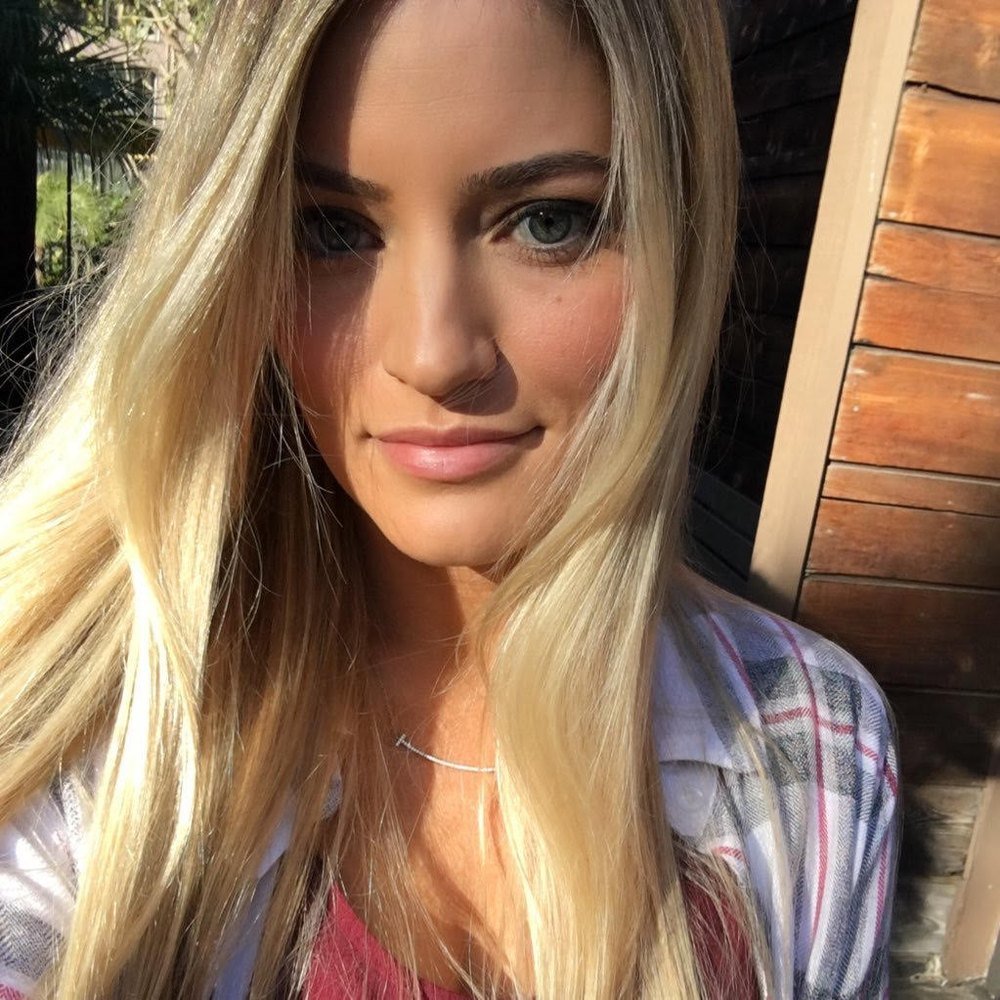 iJustine (Justine Ezarik): American Tech YouTuber photo