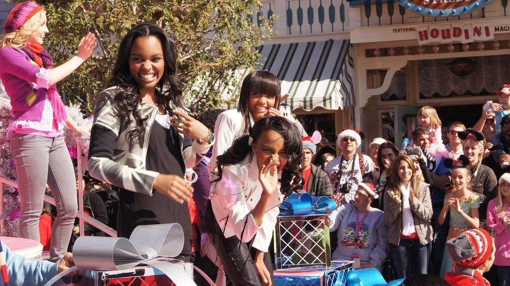 China Anne McClain: American Actress & Singer photo