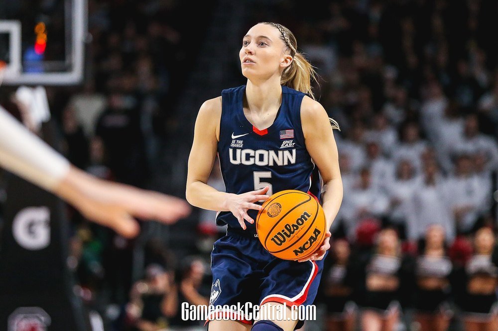 Paige Bueckers: American Professional Basketball Player photo