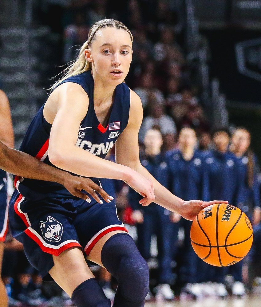 Paige Bueckers: American Professional Basketball Player photo