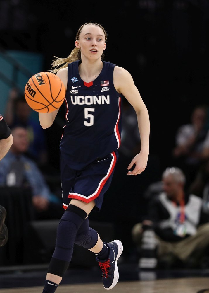 Paige Bueckers: American Professional Basketball Player photo