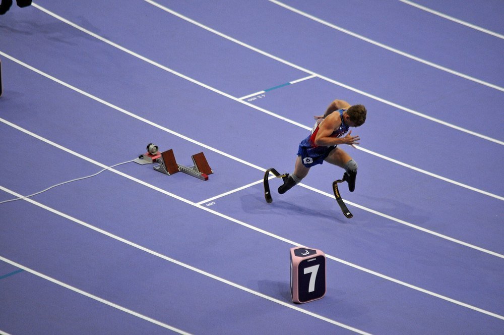Hunter Woodhall: American Paralympic Track Athlete photo