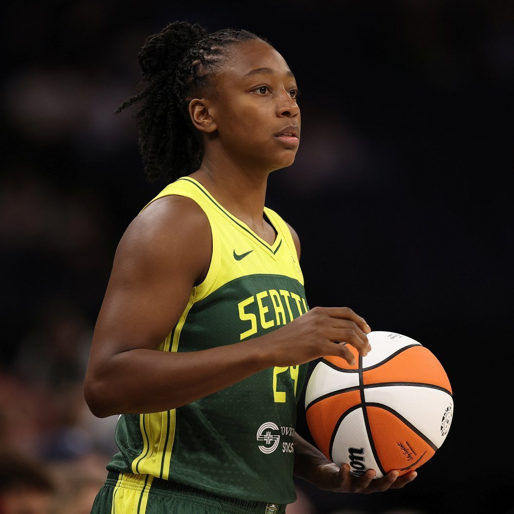 Jewell Loyd: American Professional Basketball Player photo