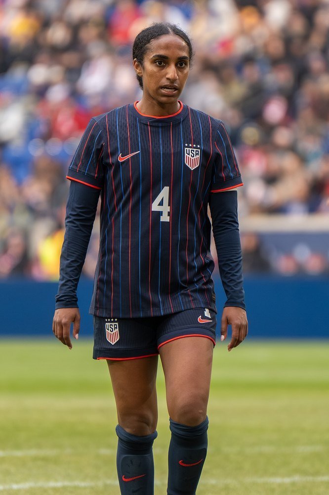 Naomi Girma: American Professional Soccer Player photo