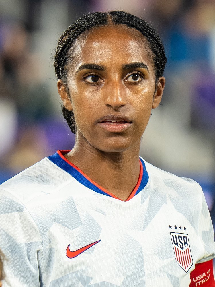 Naomi Girma: American Professional Soccer Player photo