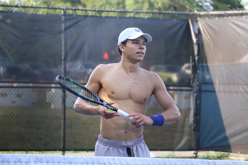 Ben Shelton: American Professional Tennis Player photo