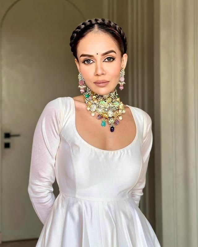 Komal Pandey Biography: Age, Boyfriend, Net Worth & Viral Style Secrets photo