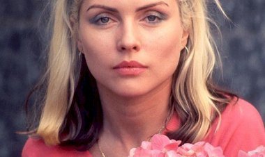Debbie Harry Net Worth 2025 – Blondie Icon’s Fortune, Career & Lifestyle