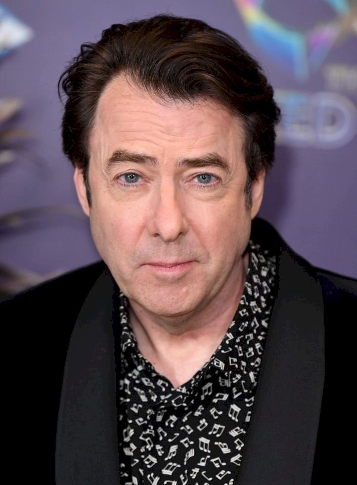 Jonathan Ross Net Worth 2025 – How the British TV Legend Built His $35 Million Fortune