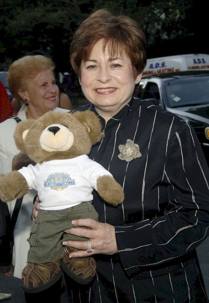 Maxine Clark Net Worth 2026: Build-A-Bear Founder’s Fortune, Career & Success Story