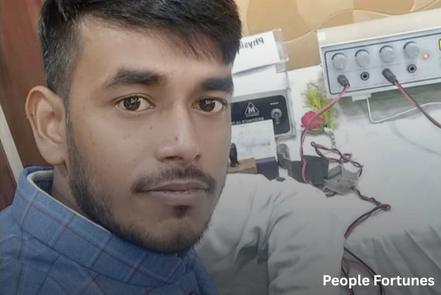 Subham Modak in Raniganj giving physiotherapy treatment to patient